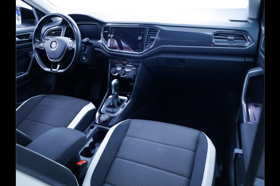 Volkswagen T-Roc 2.0 TSI 4Motion Sport 191 PK | Beats Audio | Panoramadak | Stoelverwarming | Elec. klep | Trekhaak | Navigatie, App. connect, Adaptieve cruise, DAB, All season banden