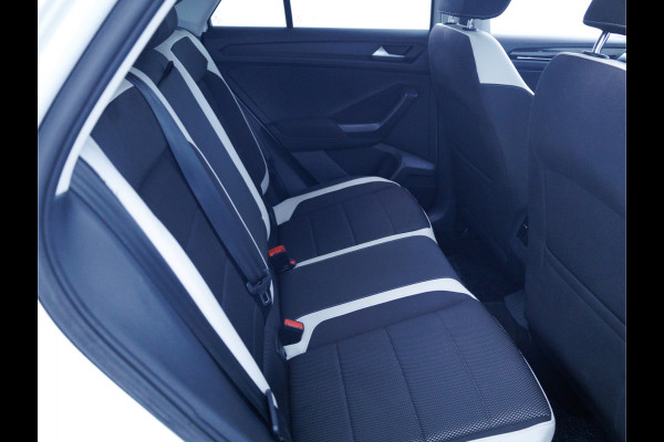 Volkswagen T-Roc 2.0 TSI 4Motion Sport 191 PK | Beats Audio | Panoramadak | Stoelverwarming | Elec. klep | Trekhaak | Navigatie, App. connect, Adaptieve cruise, DAB, All season banden