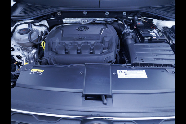 Volkswagen T-Roc 2.0 TSI 4Motion Sport 191 PK | Beats Audio | Panoramadak | Stoelverwarming | Elec. klep | Trekhaak | Navigatie, App. connect, Adaptieve cruise, DAB, All season banden