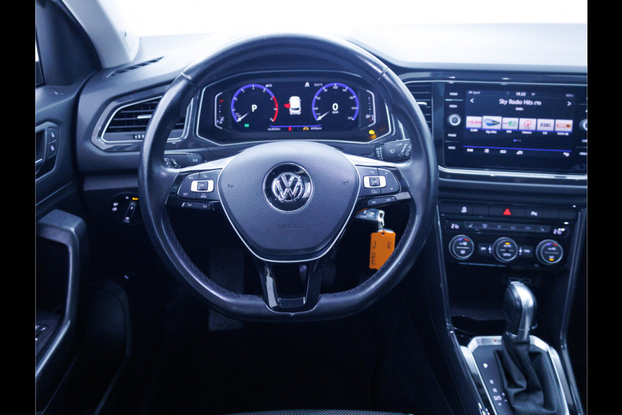 Volkswagen T-Roc 2.0 TSI 4Motion Sport 191 PK | Beats Audio | Panoramadak | Stoelverwarming | Elec. klep | Trekhaak | Navigatie, App. connect, Adaptieve cruise, DAB, All season banden