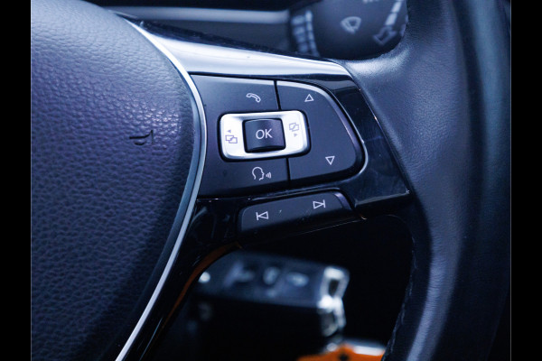 Volkswagen T-Roc 2.0 TSI 4Motion Sport 191 PK | Beats Audio | Panoramadak | Stoelverwarming | Elec. klep | Trekhaak | Navigatie, App. connect, Adaptieve cruise, DAB, All season banden