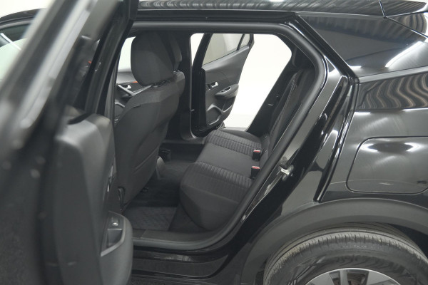 Peugeot 2008 PureTech 130 EAT8 Active Pack | Parkeersensoren | Apple CarPlay | Climate Control | Stoelverwarming