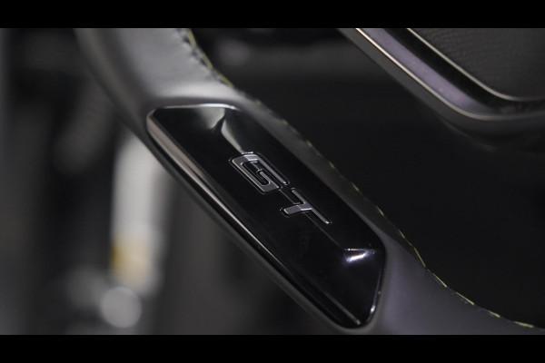 Peugeot 2008 PureTech 130 EAT8 GT | 360 Camera | Adaptieve Cruise Control | Dodehoekdetectie | Navigatie