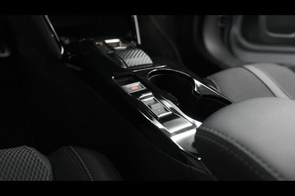 Peugeot 2008 PureTech 130 EAT8 GT | 360 Camera | Adaptieve Cruise Control | Dodehoekdetectie | Navigatie