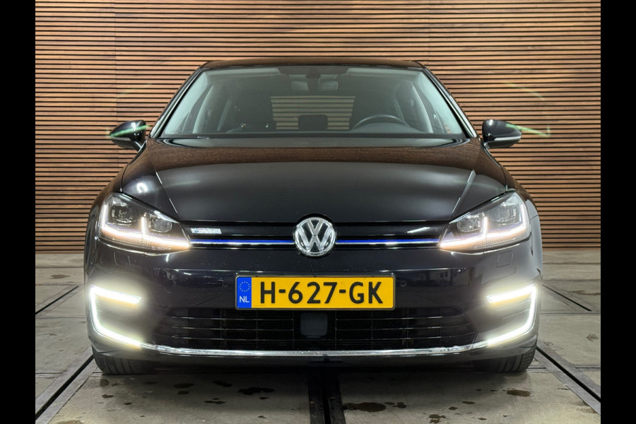 Volkswagen e-Golf | Leder | Stoelverwarming | Camera | Navigatie | Adaptive Cruise Control | Parkeersensoren voor