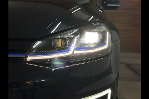 Volkswagen e-Golf | Leder | Stoelverwarming | Camera | Navigatie | Adaptive Cruise Control | Parkeersensoren voor