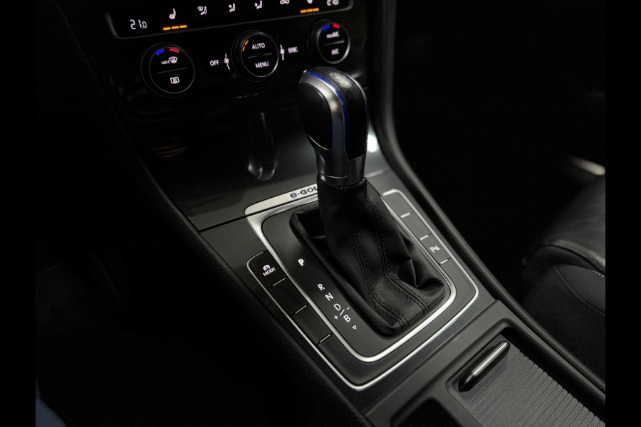 Volkswagen e-Golf | Leder | Stoelverwarming | Camera | Navigatie | Adaptive Cruise Control | Parkeersensoren voor