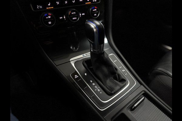Volkswagen e-Golf | Leder | Stoelverwarming | Camera | Navigatie | Adaptive Cruise Control | Parkeersensoren voor