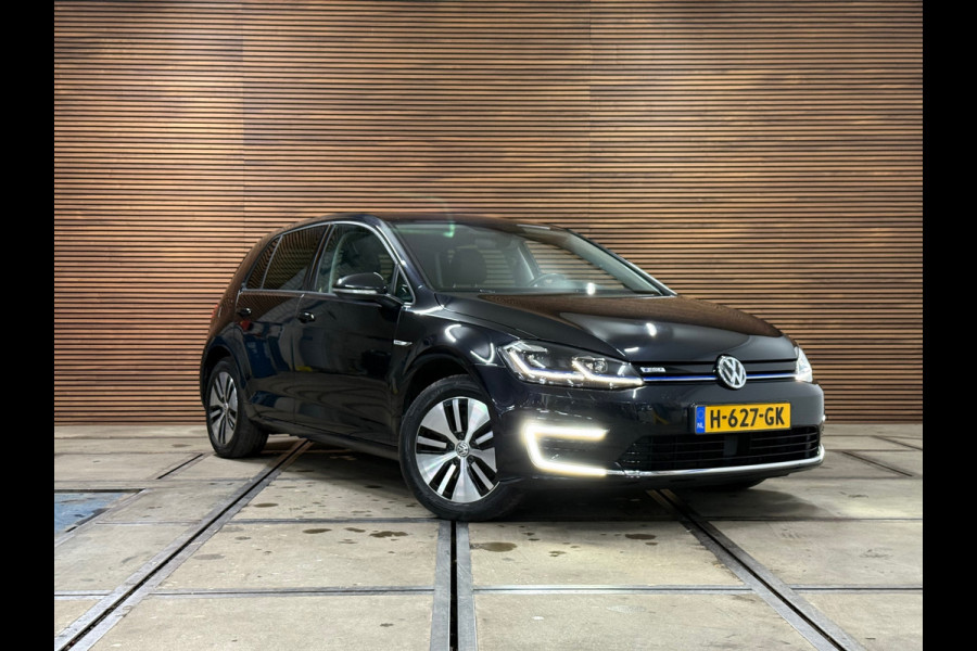 Volkswagen e-Golf | Leder | Stoelverwarming | Camera | Navigatie | Adaptive Cruise Control | Parkeersensoren voor