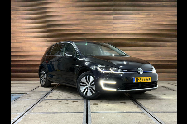 Volkswagen e-Golf | Leder | Stoelverwarming | Camera | Navigatie | Adaptive Cruise Control | Parkeersensoren voor