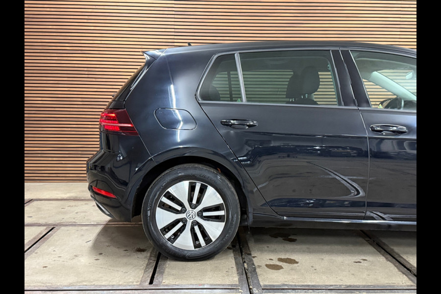 Volkswagen e-Golf | Leder | Stoelverwarming | Camera | Navigatie | Adaptive Cruise Control | Parkeersensoren voor