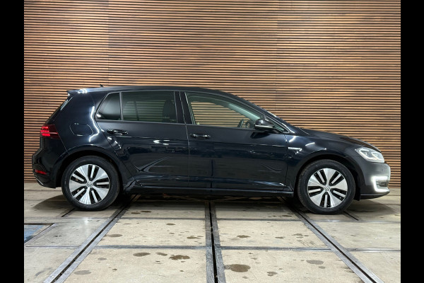 Volkswagen e-Golf | Leder | Stoelverwarming | Camera | Navigatie | Adaptive Cruise Control | Parkeersensoren voor