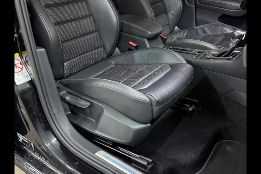 Volkswagen e-Golf | Leder | Stoelverwarming | Camera | Navigatie | Adaptive Cruise Control | Parkeersensoren voor