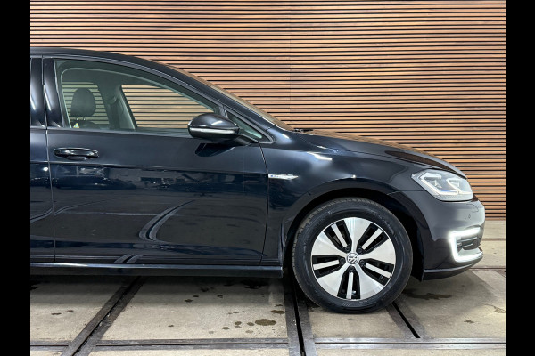 Volkswagen e-Golf | Leder | Stoelverwarming | Camera | Navigatie | Adaptive Cruise Control | Parkeersensoren voor