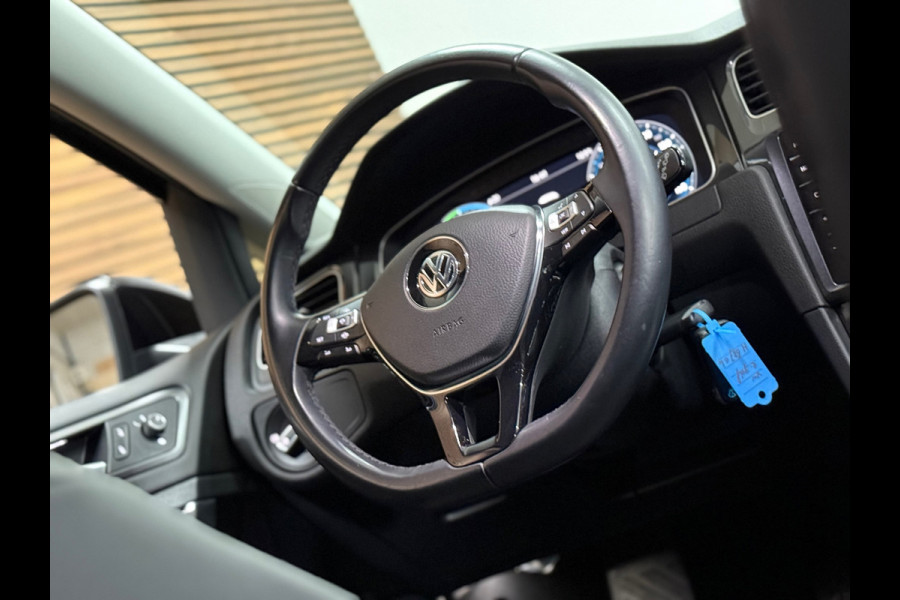 Volkswagen e-Golf | Leder | Stoelverwarming | Camera | Navigatie | Adaptive Cruise Control | Parkeersensoren voor