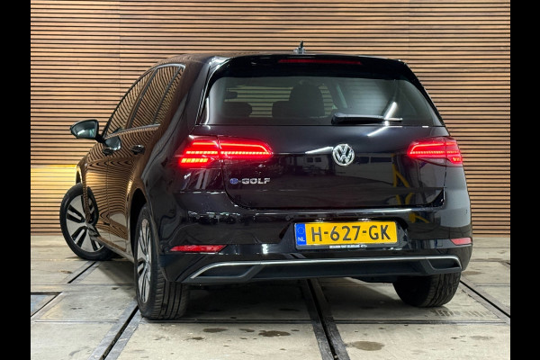 Volkswagen e-Golf | Leder | Stoelverwarming | Camera | Navigatie | Adaptive Cruise Control | Parkeersensoren voor