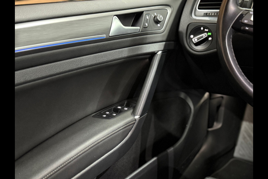 Volkswagen e-Golf | Leder | Stoelverwarming | Camera | Navigatie | Adaptive Cruise Control | Parkeersensoren voor