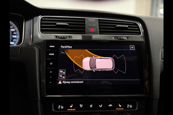 Volkswagen e-Golf | Leder | Stoelverwarming | Camera | Navigatie | Adaptive Cruise Control | Parkeersensoren voor