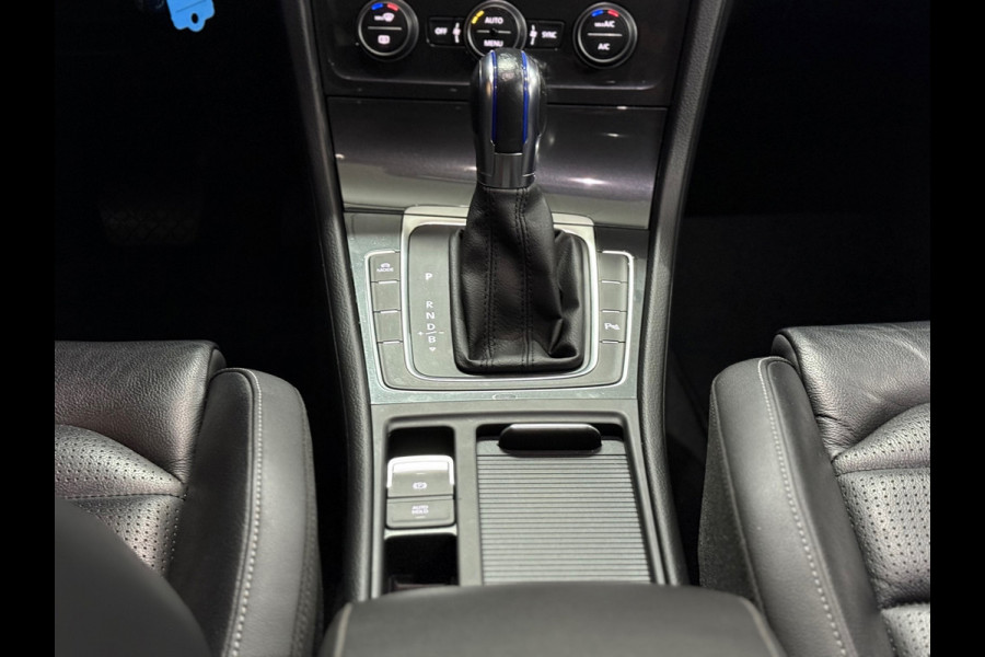 Volkswagen e-Golf | Leder | Stoelverwarming | Camera | Navigatie | Adaptive Cruise Control | Parkeersensoren voor