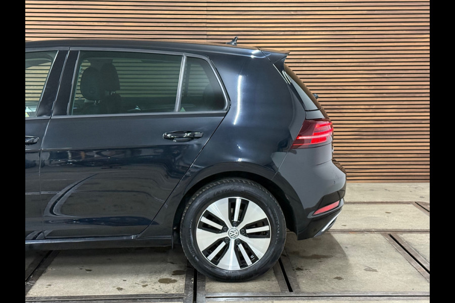 Volkswagen e-Golf | Leder | Stoelverwarming | Camera | Navigatie | Adaptive Cruise Control | Parkeersensoren voor