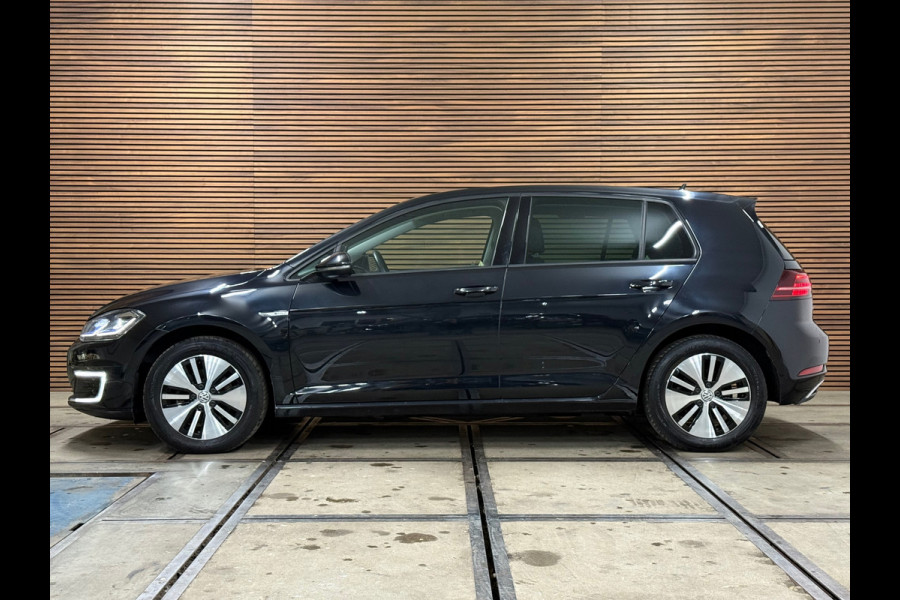 Volkswagen e-Golf | Leder | Stoelverwarming | Camera | Navigatie | Adaptive Cruise Control | Parkeersensoren voor