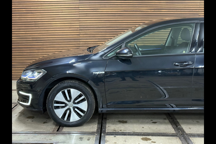 Volkswagen e-Golf | Leder | Stoelverwarming | Camera | Navigatie | Adaptive Cruise Control | Parkeersensoren voor