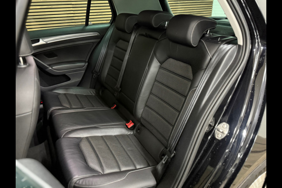 Volkswagen e-Golf | Leder | Stoelverwarming | Camera | Navigatie | Adaptive Cruise Control | Parkeersensoren voor