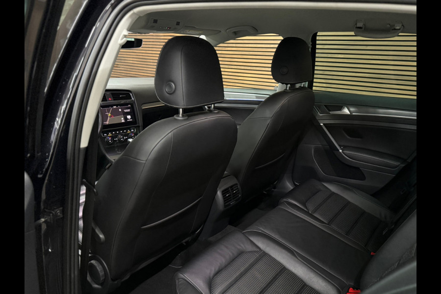Volkswagen e-Golf | Leder | Stoelverwarming | Camera | Navigatie | Adaptive Cruise Control | Parkeersensoren voor