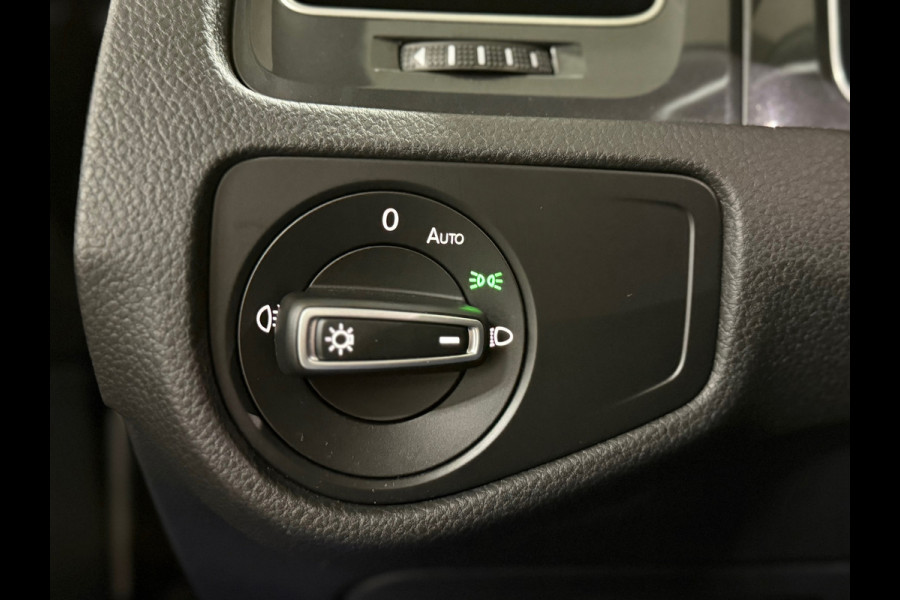 Volkswagen e-Golf | Leder | Stoelverwarming | Camera | Navigatie | Adaptive Cruise Control | Parkeersensoren voor