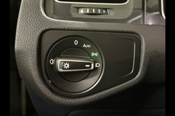 Volkswagen e-Golf | Leder | Stoelverwarming | Camera | Navigatie | Adaptive Cruise Control | Parkeersensoren voor