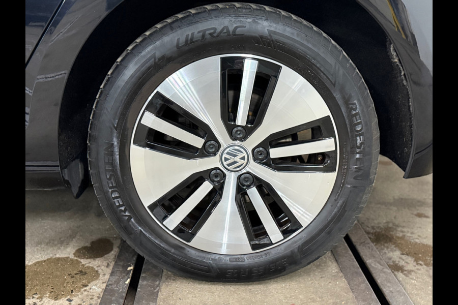 Volkswagen e-Golf | Leder | Stoelverwarming | Camera | Navigatie | Adaptive Cruise Control | Parkeersensoren voor