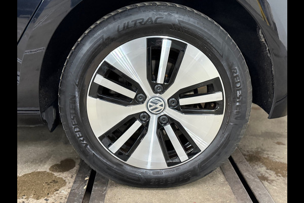 Volkswagen e-Golf | Leder | Stoelverwarming | Camera | Navigatie | Adaptive Cruise Control | Parkeersensoren voor