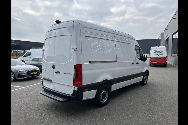Mercedes-Benz Sprinter 317 CDI L2 H2 Pro Facelift / MBUX / Camera / Geveerde stoel / Cruise control / Airco / 270 Graden achterdeuren