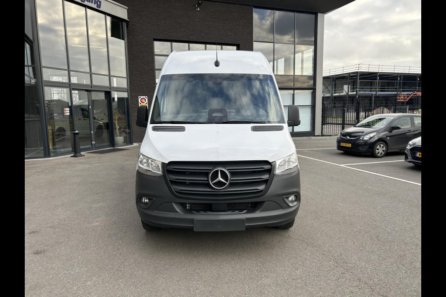 Mercedes-Benz Sprinter 317 CDI L2 H2 Pro Facelift / MBUX / Camera / Geveerde stoel / Cruise control / Airco / 270 Graden achterdeuren
