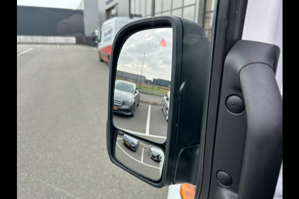Mercedes-Benz Sprinter 317 CDI L2 H2 Pro Facelift / MBUX / Camera / Geveerde stoel / Cruise control / Airco / 270 Graden achterdeuren