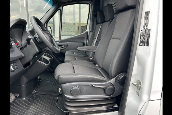 Mercedes-Benz Sprinter 317 CDI L2 H2 Pro Facelift / MBUX / Camera / Geveerde stoel / Cruise control / Airco / 270 Graden achterdeuren