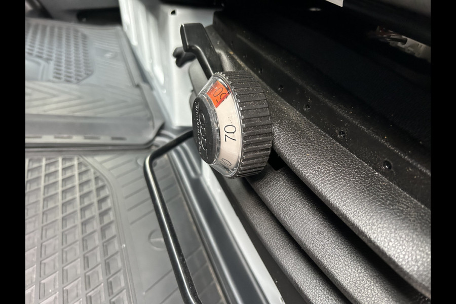 Mercedes-Benz Sprinter 317 CDI L2 H2 Pro Facelift / MBUX / Camera / Geveerde stoel / Cruise control / Airco / 270 Graden achterdeuren