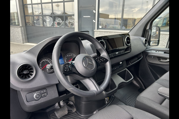 Mercedes-Benz Sprinter 317 CDI L2 H2 Pro Facelift / MBUX / Camera / Geveerde stoel / Cruise control / Airco / 270 Graden achterdeuren