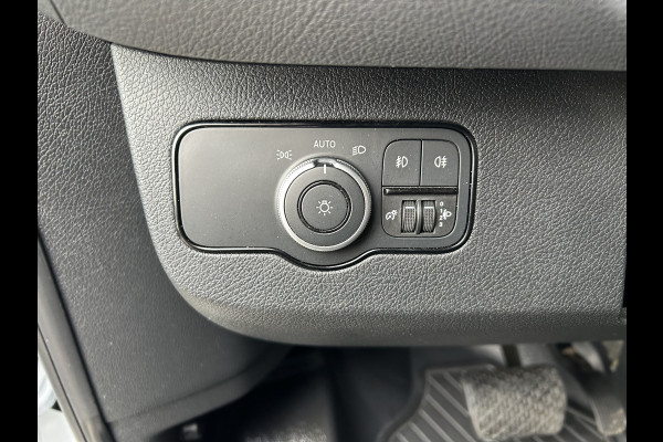 Mercedes-Benz Sprinter 317 CDI L2 H2 Pro Facelift / MBUX / Camera / Geveerde stoel / Cruise control / Airco / 270 Graden achterdeuren
