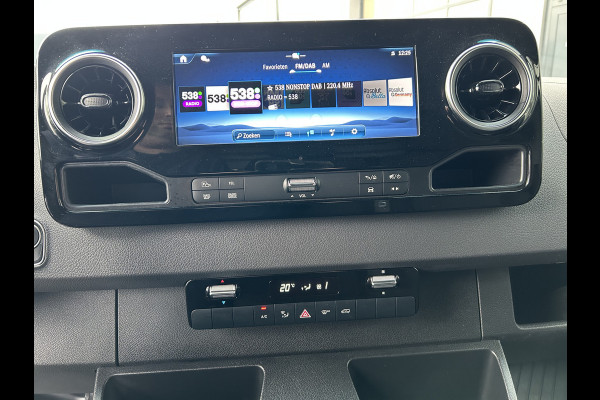 Mercedes-Benz Sprinter 317 CDI L2 H2 Pro Facelift / MBUX / Camera / Geveerde stoel / Cruise control / Airco / 270 Graden achterdeuren