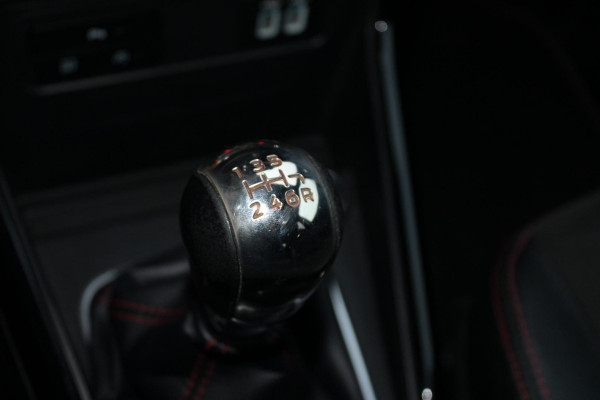 Ford EcoSport 1.0 EcoBoost ST-Line | Trekhaak | Camera | Navigatie | BLIS | B&O Sound | Winterpakket | Climate Control | Cruise Control