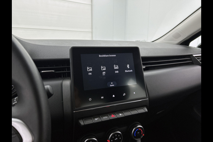 Renault Clio 1.0 TCe 92PK 5drs. Equilibre / Navigatie / Airco / Cruise-control /  Radio multimedia / 6Versn / Apk 03-2027