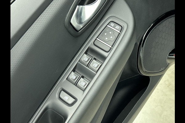 Renault Clio Estate 0.9 TCe Limited 90PK / Pdc. / Airco / Navigatie / Radio multimedia / Apk 02-2026