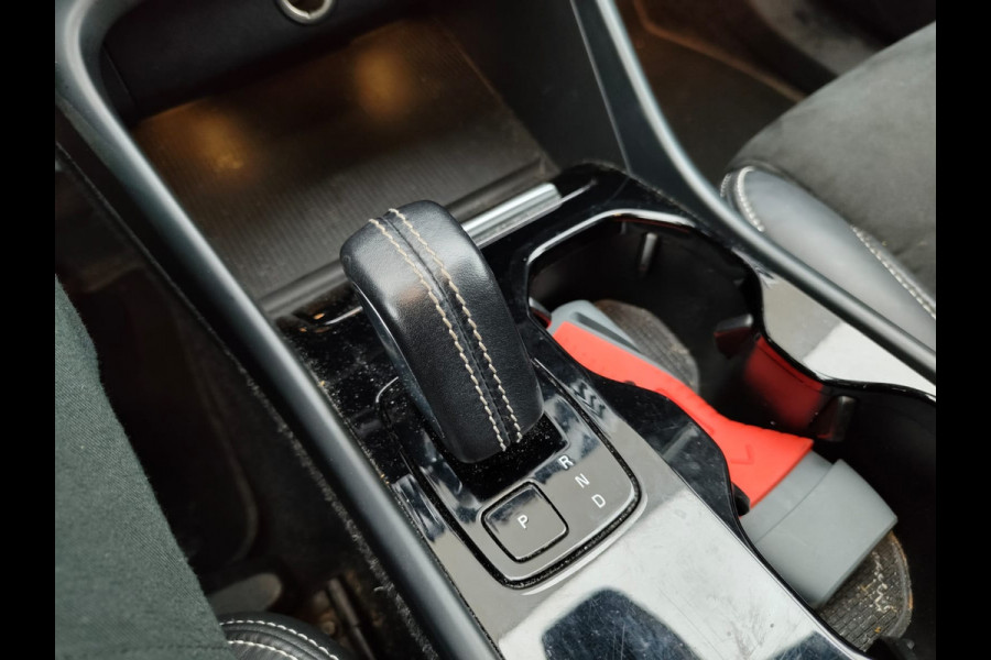 Volvo XC40 Recharge P8 AWD R-Design SOH 90% Adap.Cruise Navi Ecc Camera Apple Carplay Android Auto Pdc Stoelverwarming Lmv 19" Privacy Glas Google Maps DAB+ Origineel Nederlandse Auto Nieuwprijs  €59.825,- Export - Handel