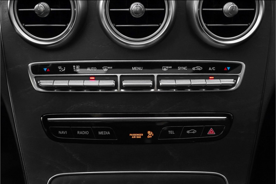 Mercedes-Benz C-Klasse 180 AMG Night Pano Distronic Leder 18"