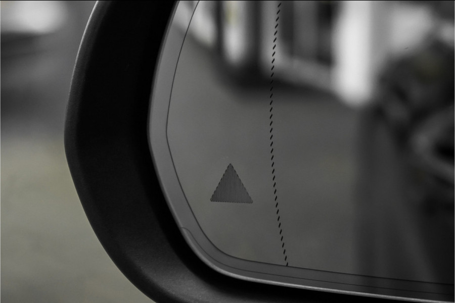 Mercedes-Benz C-Klasse 180 AMG Night Pano Distronic Leder 18"