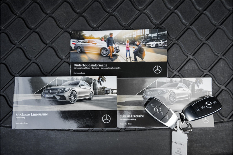 Mercedes-Benz C-Klasse 180 AMG Night Pano Distronic Leder 18"