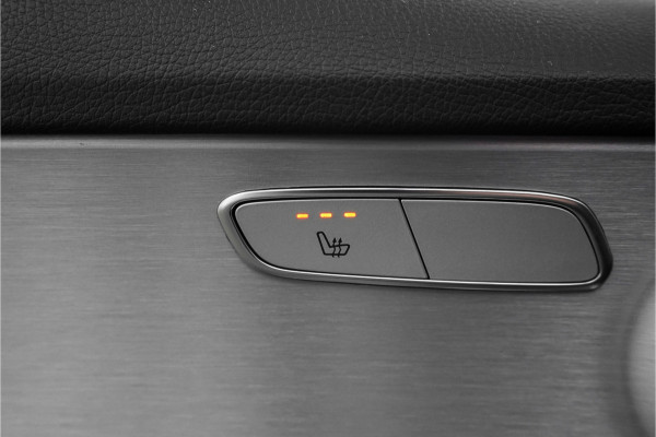 Mercedes-Benz C-Klasse 180 AMG Night Pano Distronic Leder 18"