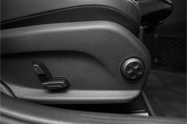 Mercedes-Benz C-Klasse 180 AMG Night Pano Distronic Leder 18"