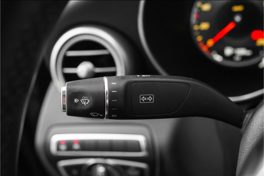 Mercedes-Benz C-Klasse 180 AMG Night Pano Distronic Leder 18"